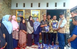 Anggota DPD RI Abdul Hamid Salurkan Beras Premium bagi 50 Warga Sigunggung